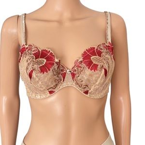 NWOT Chantelle embroidered underwire bra